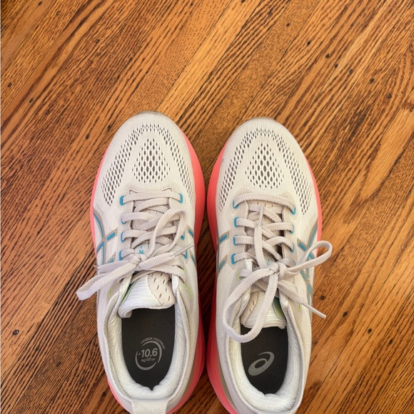 ASICS Gel-Kayano 31 Shoes - Cream and Pink Woman - Picture 4 of 7